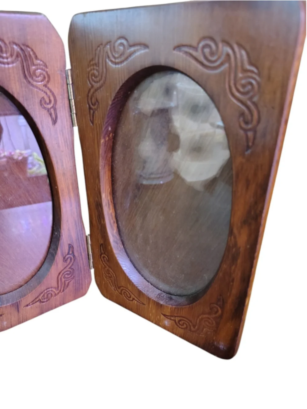 Vintage Carved Wood Dual Bi-Fold Picture Frame Double Oval Window Glass Front